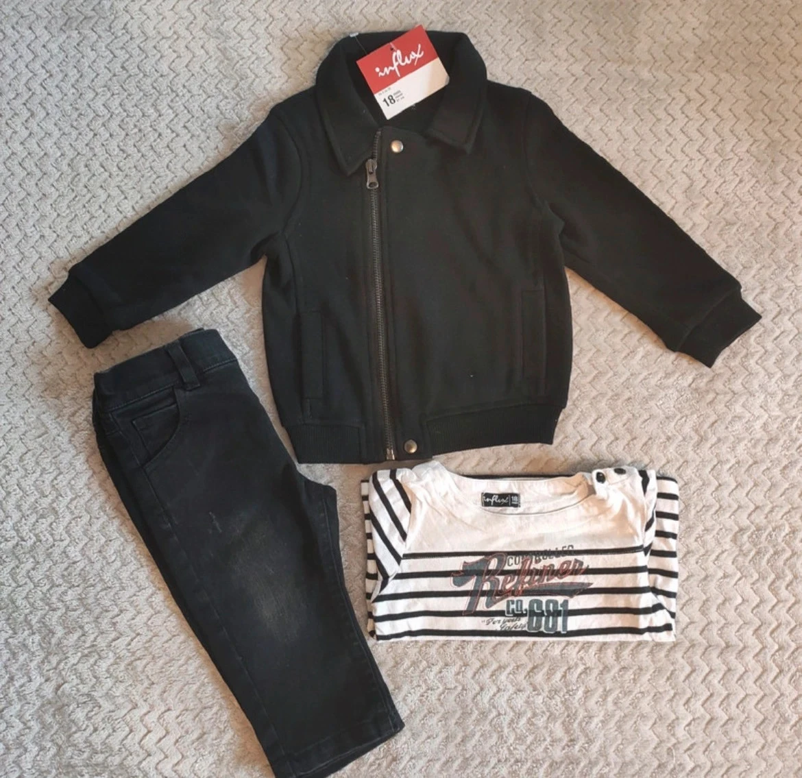 Ensemble veste neuve + jean black neuf + t-shirt ML 18 mois